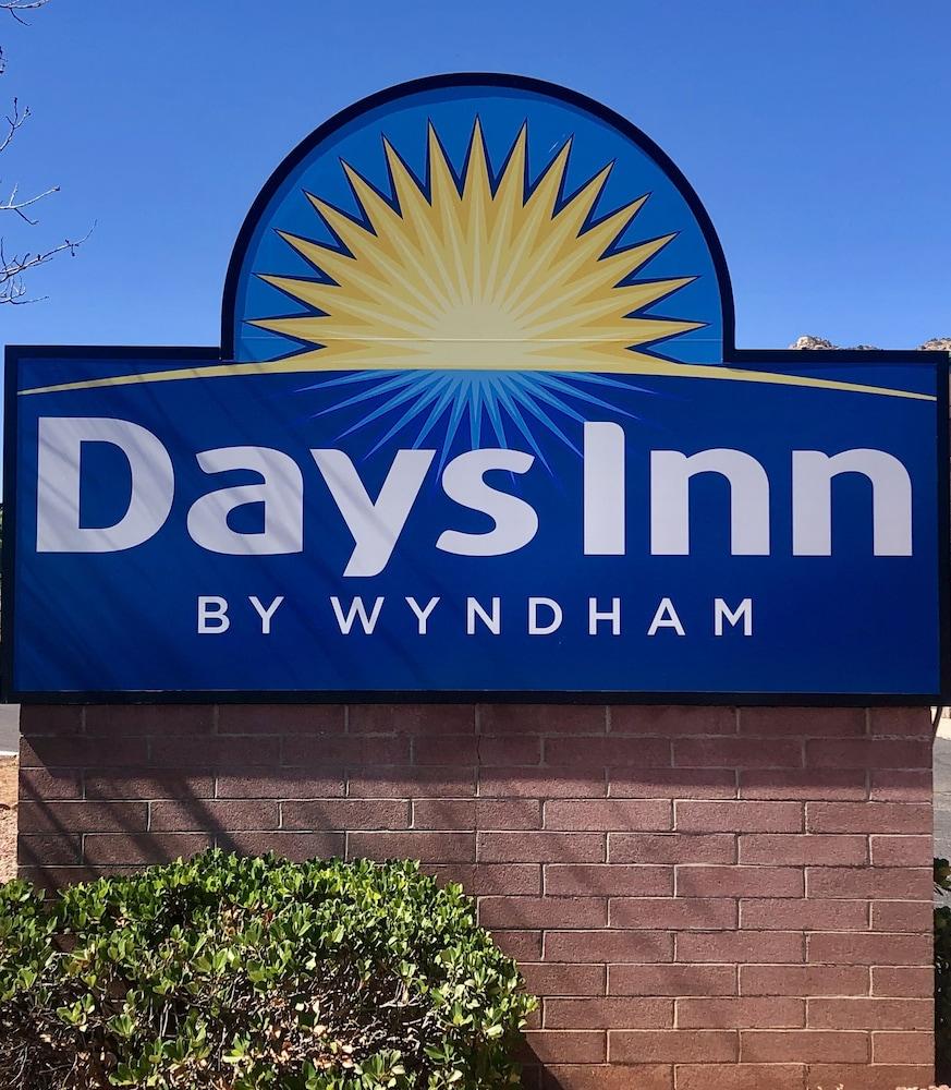 Days Inn & Suites By Wyndham Page Lake Powell Exterior photo